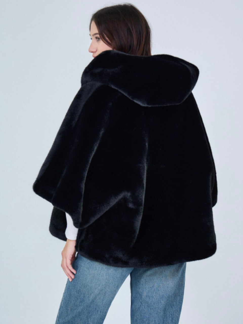 Faux fur cape Alizee black