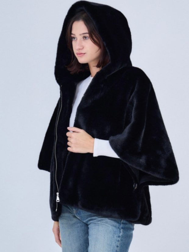 Faux fur cape Alizee black