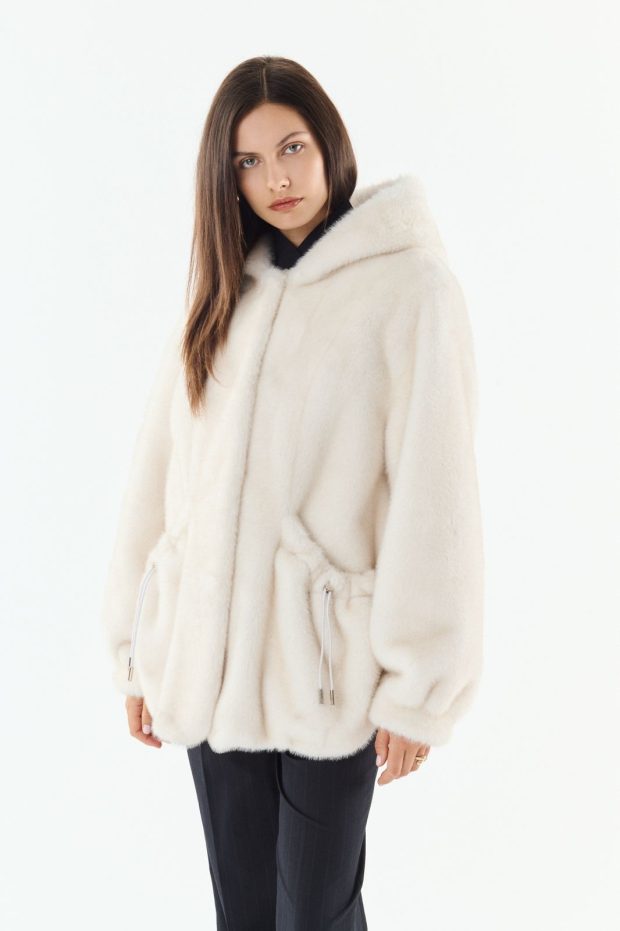 Jas Selena off -white
