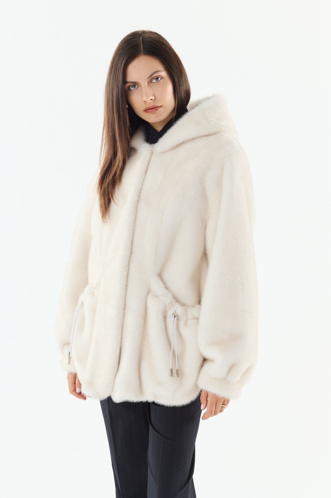 Jas Selena off -white