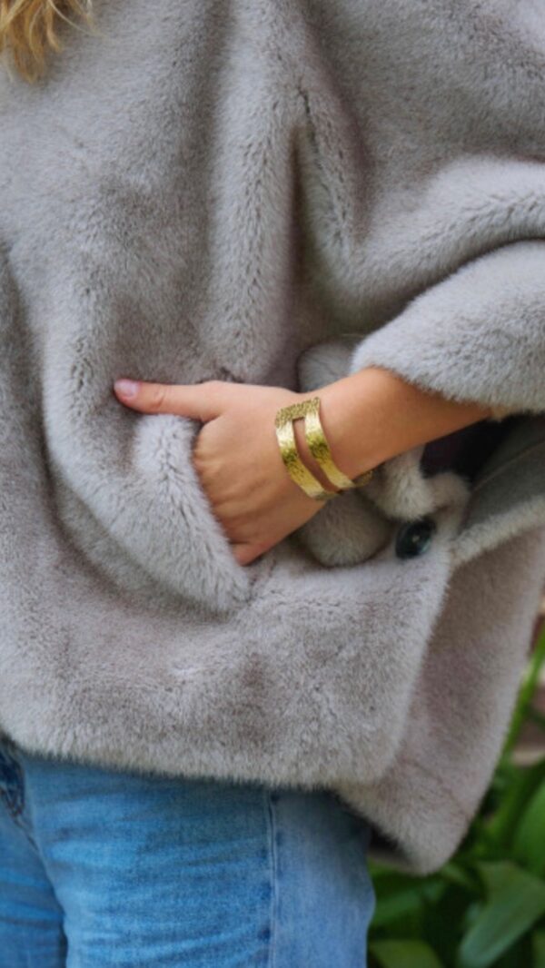 Faux fur cape light grey Alizee - Afbeelding 2