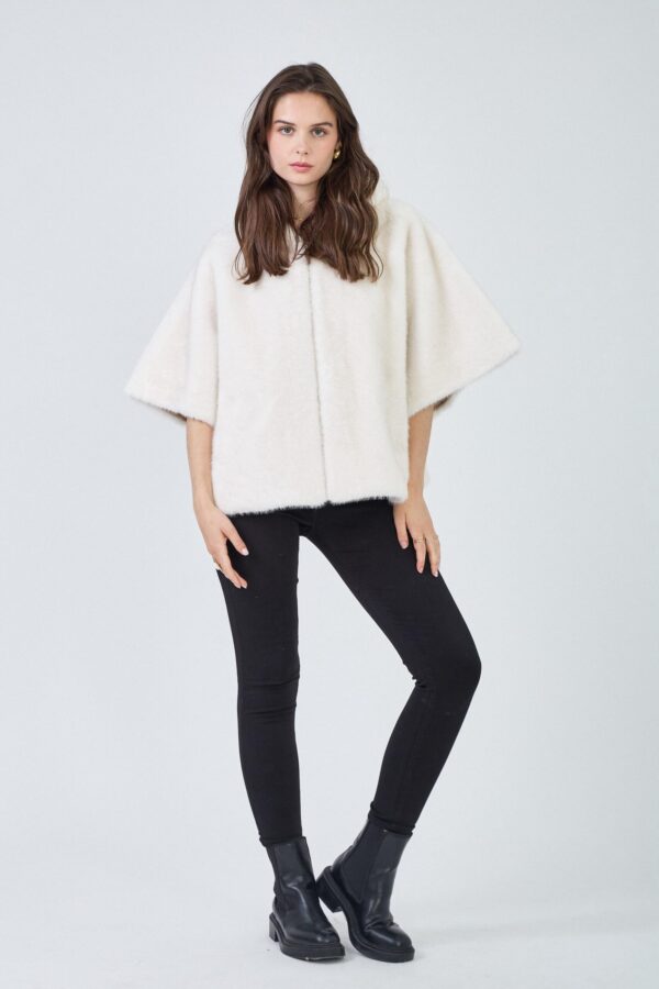 Faux fur cape off- white Alizee