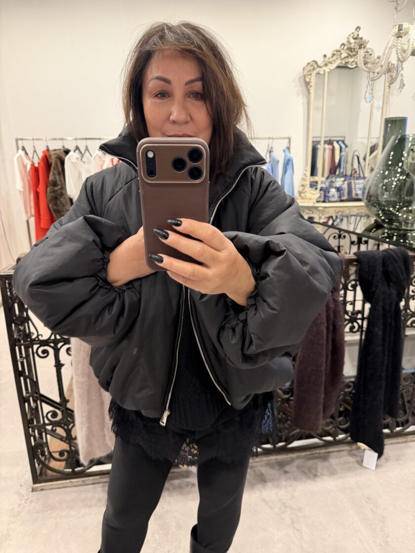 Bomber jacket black.