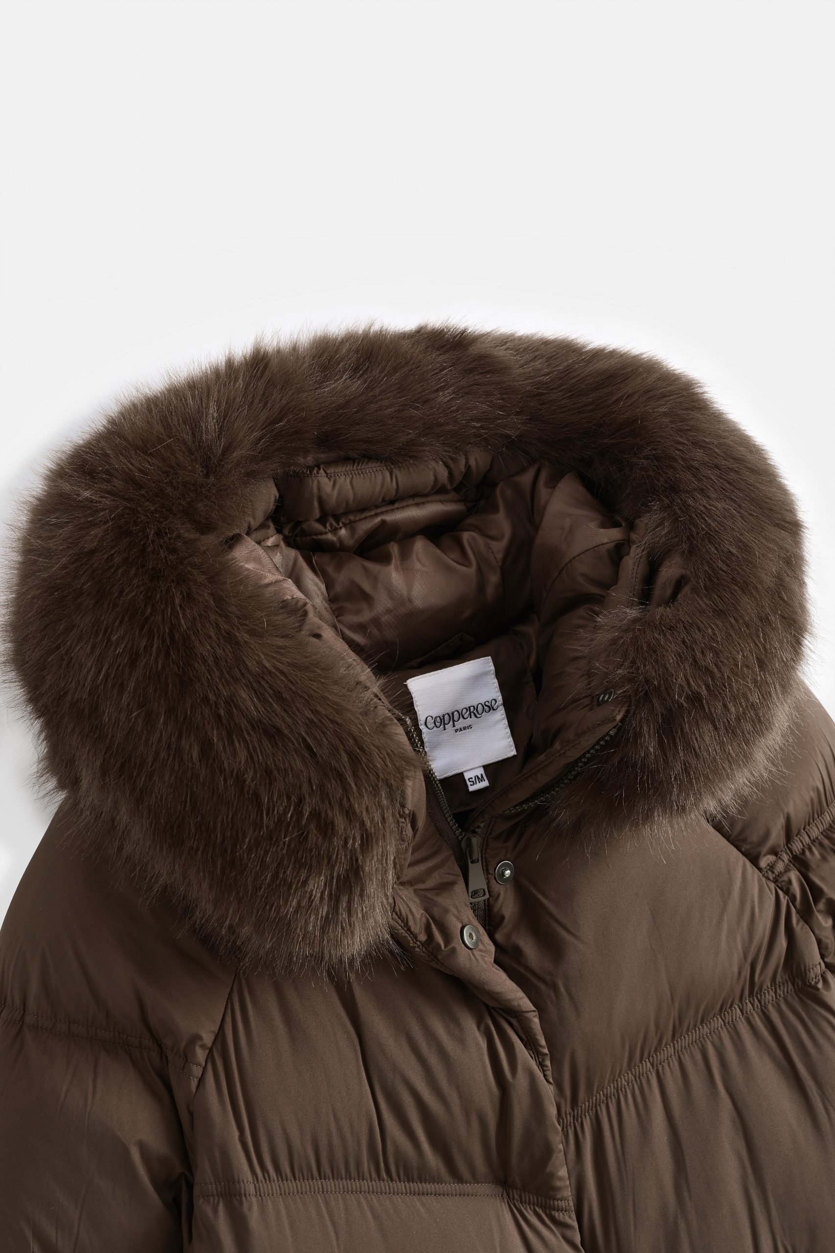 Jas Livia – Oversized winterjas met capuchon en afneembare faux fur kraag - Afbeelding 6