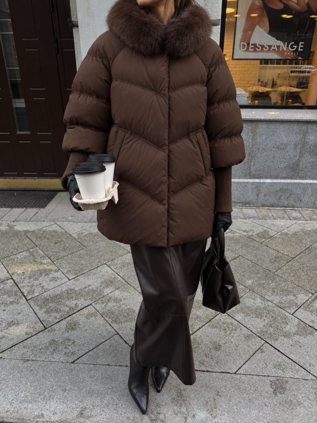 Jas Livia – Oversized winterjas met capuchon en afneembare faux fur kraag