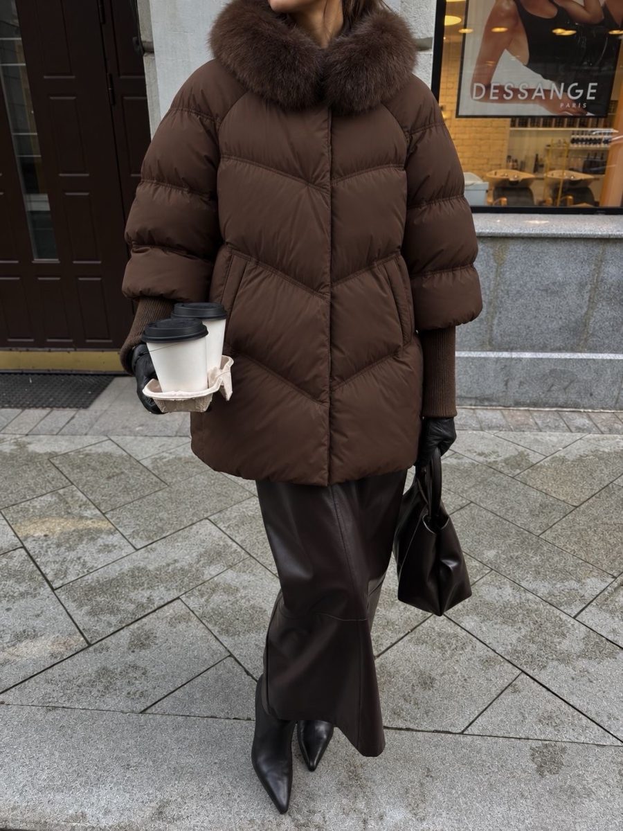 Jas Livia – Oversized winterjas met capuchon en afneembare faux fur kraag