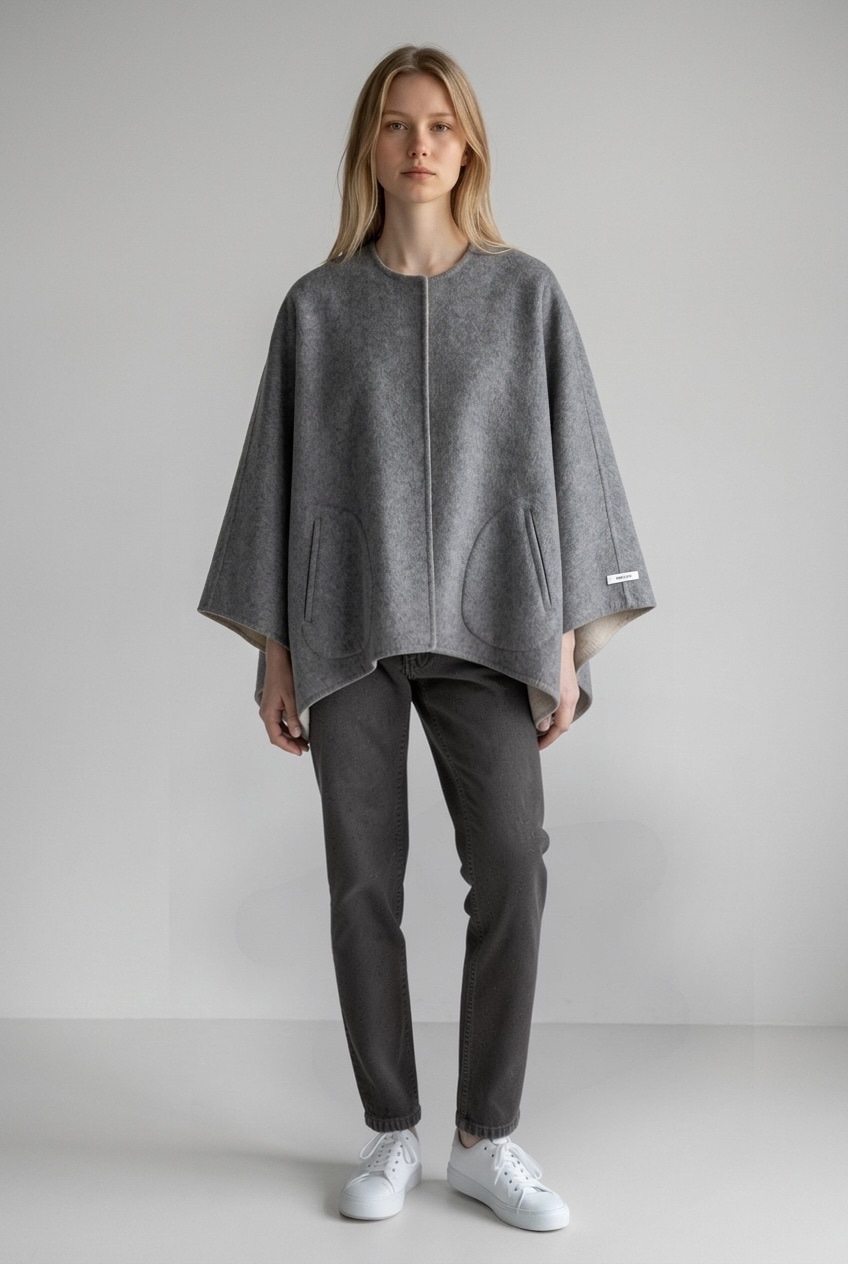 Reversible cape grey off -white.